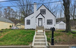 31 Saint Moritz Place, Wayne, NJ 07470