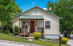 405 & 407 W College Street, Branson, MO 65616