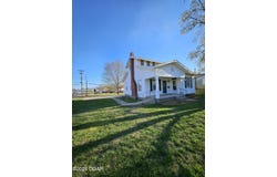 7 E Broadway, Monett, MO 65708