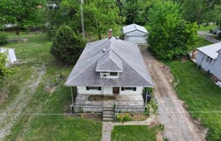 135 E. Pine St., Albion, IL 62806