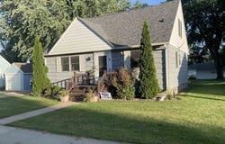 515 E Harrison, Holstein, IA 51025
