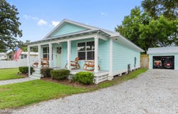 321 Saint George Street, Bay Saint Louis, MS 39520