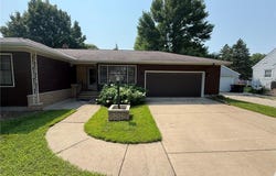 104 2nd Avenue NW, Fairfax, MN 55332