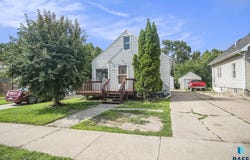 1704 10th St, Sioux Falls, SD 57104
