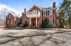 1 Hillview Drive, Tewksbury Twp., NJ 07830-3000