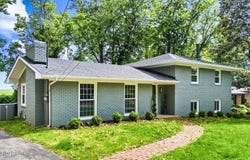 3212 Five Oaks Pl, Louisville, KY 40207