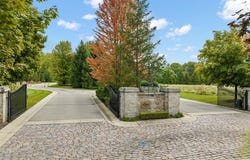 155 BRIDGEVIEW Drive, Bloomfield Hills, MI 48304