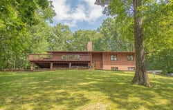 5737 Fox Chase Dr, Hokah, MN 55941