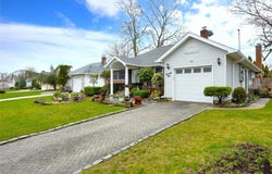 21 Oxford Road, Massapequa, NY 11758