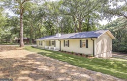 1017 Oak Ridge, Byron, GA 31008
