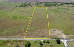 Inez, TX 77968
