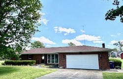 1622 Sunset Dr., Carmi, IL 62821