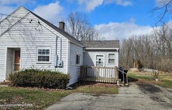 3220 W Miller Road, Lansing, MI 48911
