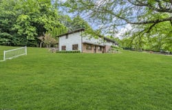 366 E Saddle River Rd, Upper Saddle River Boro, NJ 07458-1757