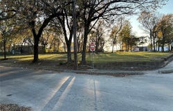 138 Pine Bluff Street, Paris, TX 75460