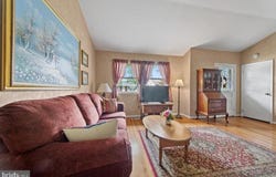 29 E MAPLE AVENUE, BELLMAWR, NJ 08031