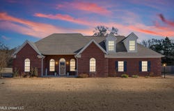 114 Leslie Drive, Senatobia, MS 38668