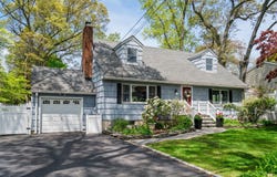 7 Mayflower Court, Centerport, NY 11721