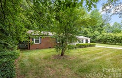 611 W Lewis Street, Dallas, NC 28034
