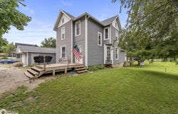1639 S Iowa, Washington, IA 52353