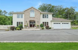 55 Burda Lane, New City, NY 10956