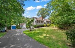 22 Glenview Avenue, Northport, NY 11768