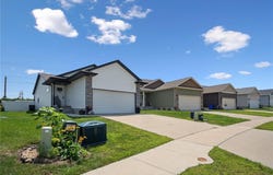 5221 Dostal Drive SW, Cedar Rapids, IA 52404