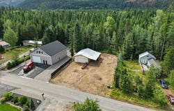 611 Levitch Rd, Newport, WA 99156