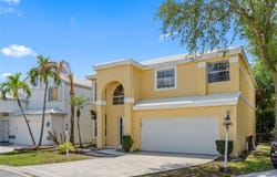 9454 NW 8th Cir, Plantation, FL 33324