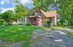 1230 Deep Draw Rd, Crossville, TN 38555