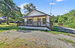 611 W Locust Street, Whitewright, TX 75491