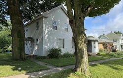 607 S Jackson, MOUNT CARROLL, IL 61053
