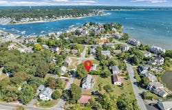 15 Iyanough Road, Hyannis, MA 02601