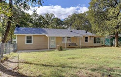 1060 Forest Oaks Street, Reno, TX 76020