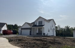 9546 S Bergamont Dr, Franklin, WI 53132