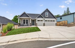 327 Arrowhead Trail, Eagle Point, OR 97524