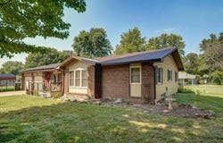 1301 S Tyler Avenue, Aurora, MO 65605
