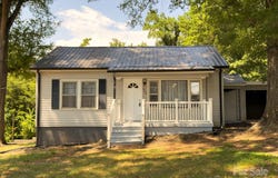 608 E 11th Street, Newton, NC 28658