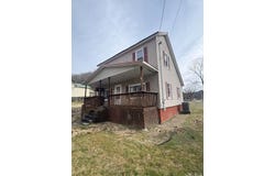 36 broad st, Van Lear, KY 41265