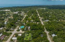 173 7th St, Apalachicola, FL 32320