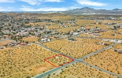 19767 Roanoke Rd, Apple Valley, CA 92307