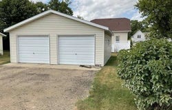 332 4th Street SW, Rugby, ND 58368
