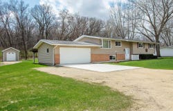 1002 201st Street, Ionia, IA 50645