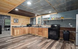 18013 Lawrence 2167, Aurora, MO 65605