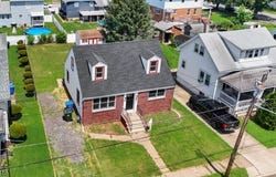 920 Moorland Ave, Burlington City, NJ 08016-1218