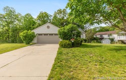 1663 Barnsley Court SE, Lowell, MI 49331