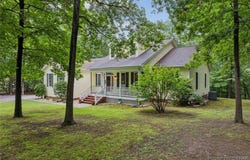 3  Point Cove Ln, Hardyville, VA 23070