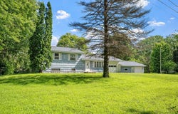 9030 W Staring Lane, Eden Prairie, MN 55347