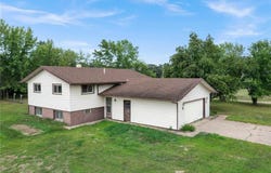 32360 Roanoke Street NW, Cambridge, MN 55008