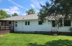 8810 E Cranberry Road, Bonnie, IL 62816